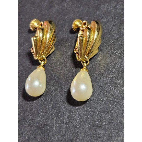 **Final Sale** Vintage Napier gold tone screw back clip on earrings - Picture 5 of 10